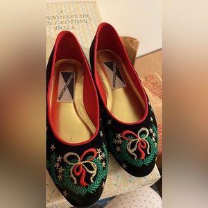 Brand-new MootsiesTootsies vintage black velvet Christmas flats. 6M and 9